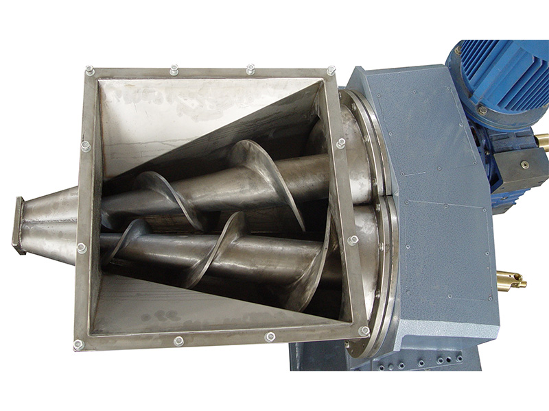 Melt forced feeding system