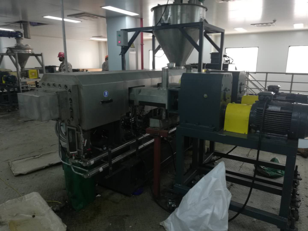 Synthetic rubber deep devolatilization and dehydration production line